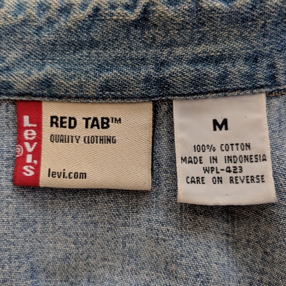 💙Vintage LEVI's Denim Shirt💙 - Picture 4 of 9